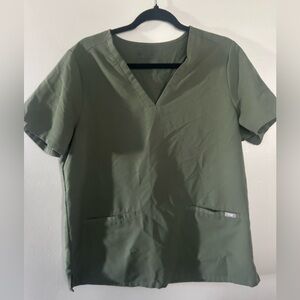 Size L Moss Figs Casma 3 Pocket Scrub Top